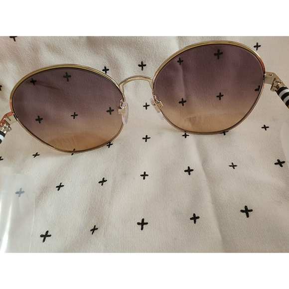 Burberry Sunglasses - Picture 10 of 11